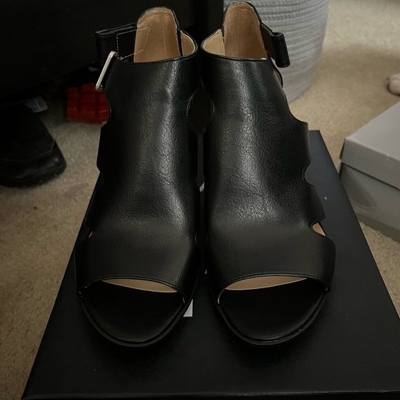 Black Bootie Heel - Picture 2 of 4